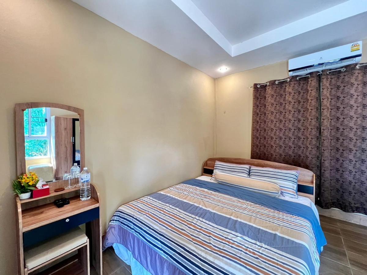 Hotel นพรัตน์การ์เด้นฮิลล์ Uthai Thani Exterior foto