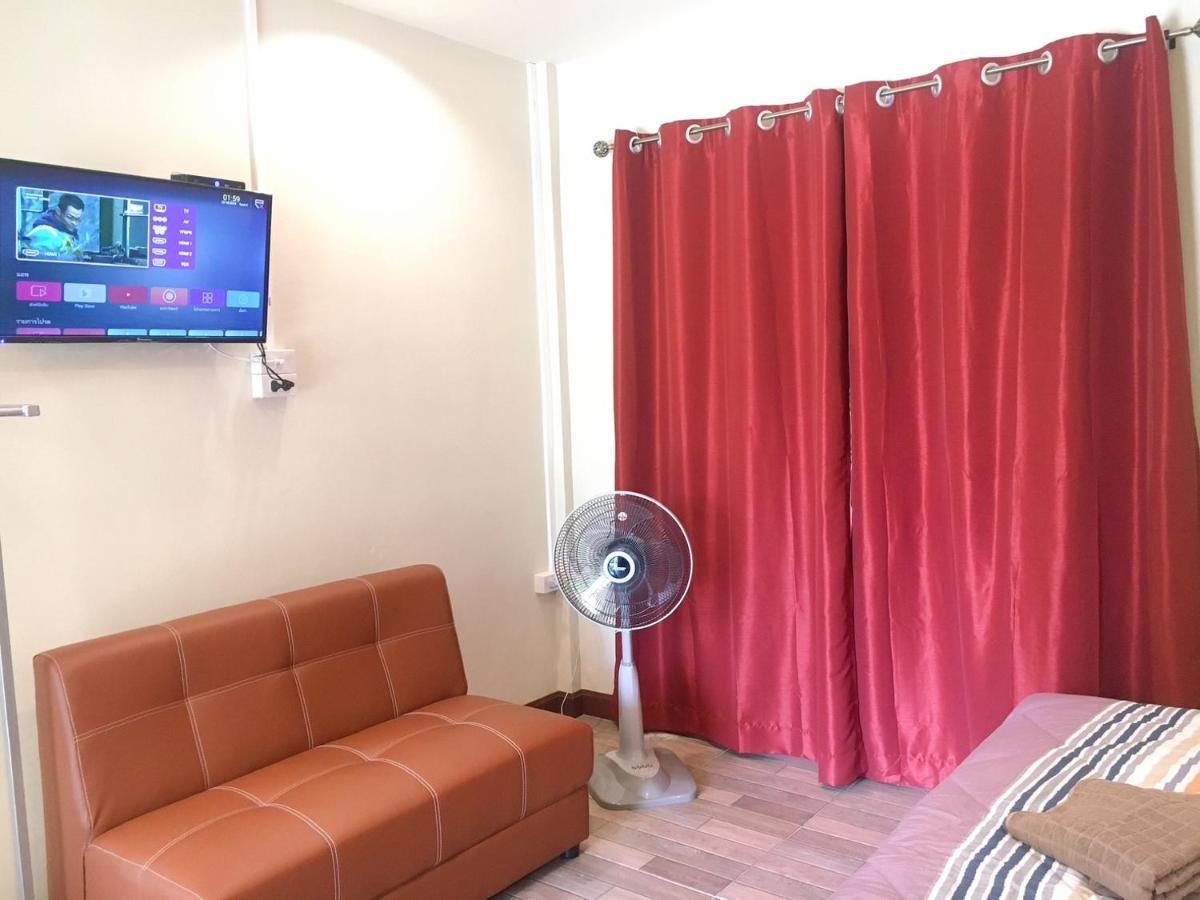 Hotel นพรัตน์การ์เด้นฮิลล์ Uthai Thani Exterior foto