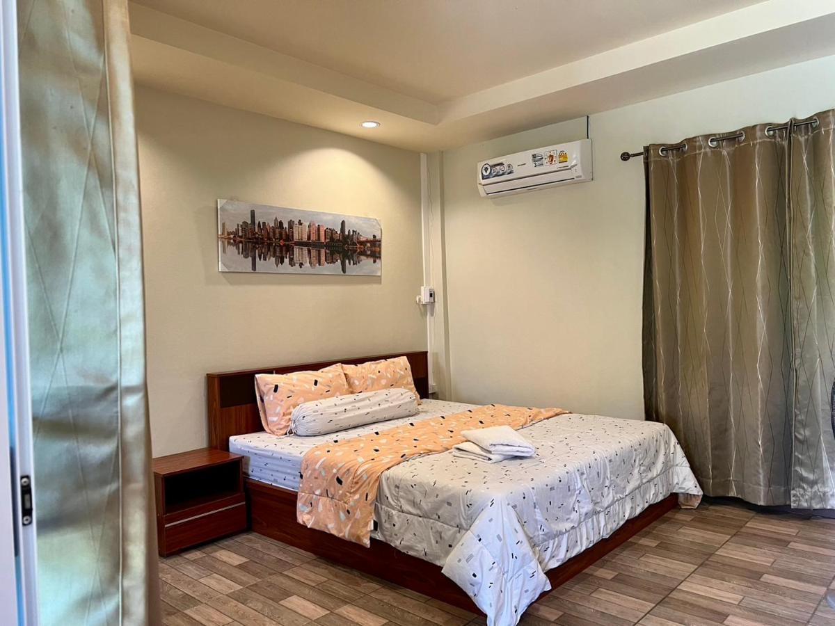 Hotel นพรัตน์การ์เด้นฮิลล์ Uthai Thani Exterior foto