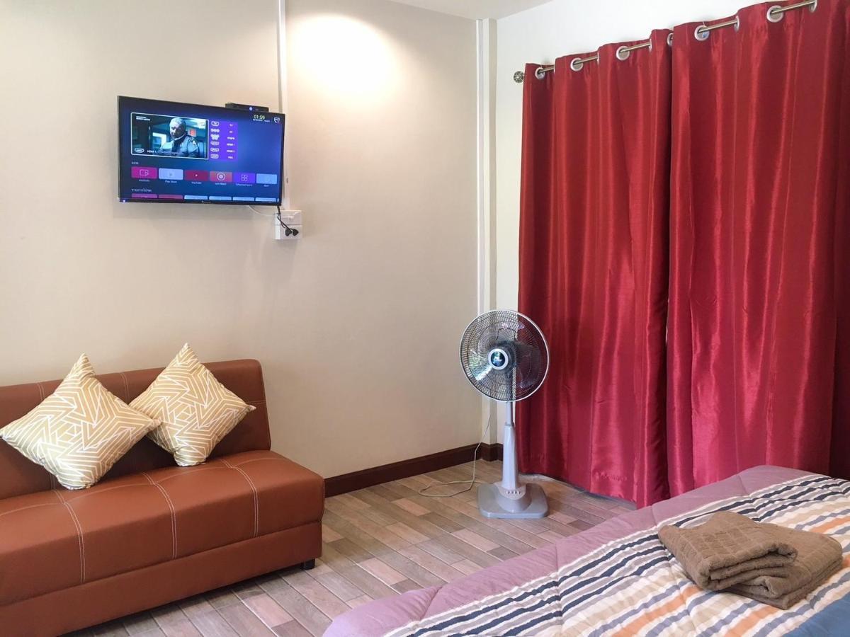 Hotel นพรัตน์การ์เด้นฮิลล์ Uthai Thani Exterior foto