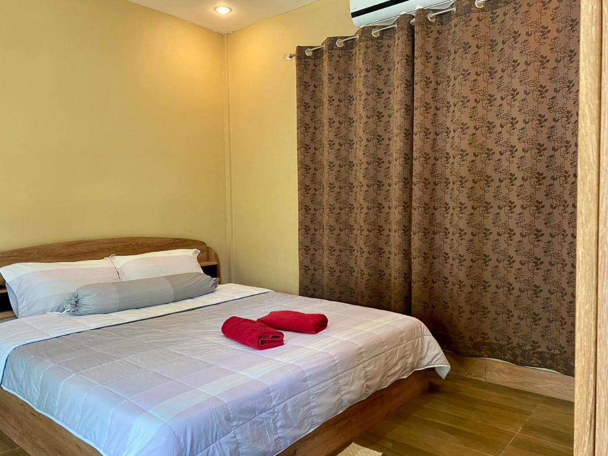 Hotel นพรัตน์การ์เด้นฮิลล์ Uthai Thani Exterior foto