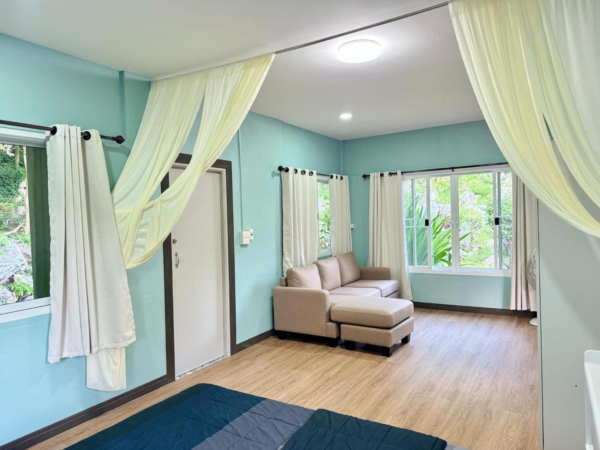 Hotel นพรัตน์การ์เด้นฮิลล์ Uthai Thani Exterior foto