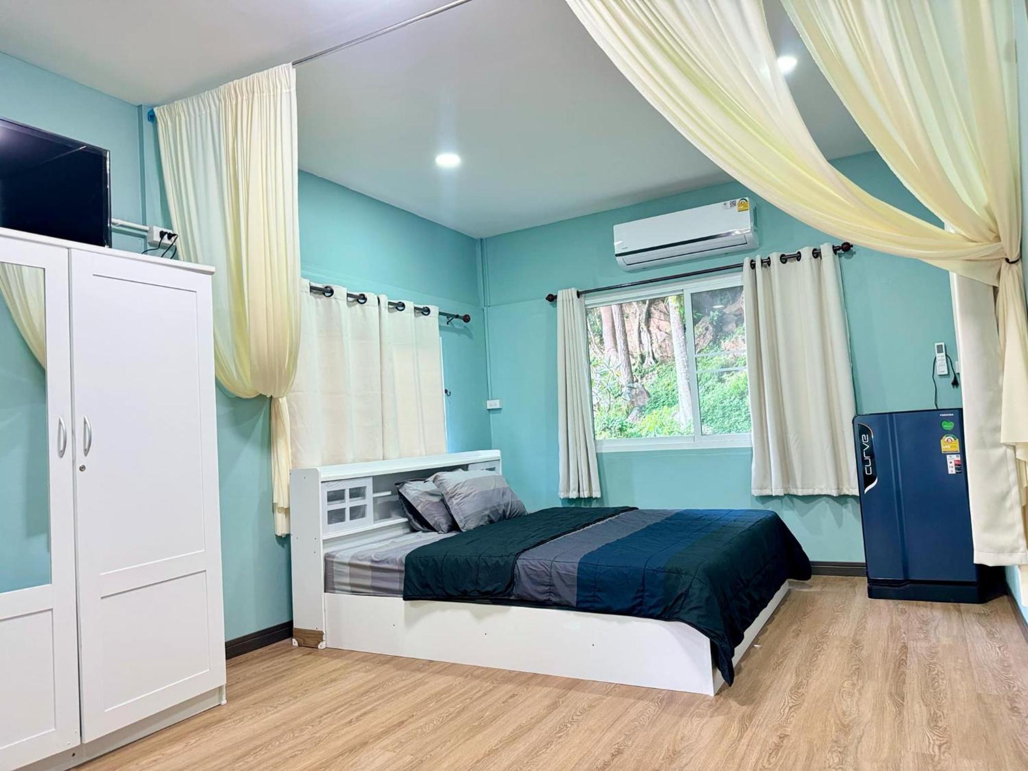 Hotel นพรัตน์การ์เด้นฮิลล์ Uthai Thani Exterior foto